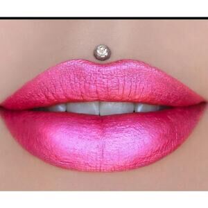 Jeffree Star Velour Liquid Lipstick in the Hot Pink box. Dreamhouse